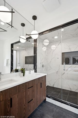 3035 N Sheffield Avenue 2, Chicago, IL 60657