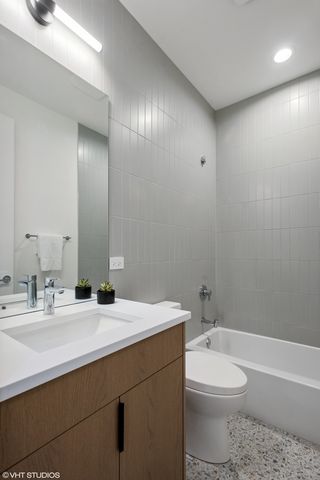 3035 N Sheffield Avenue 2, Chicago, IL 60657