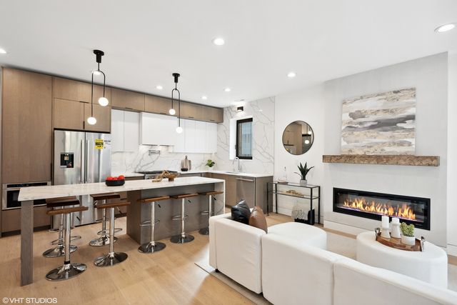 3035 N Sheffield Avenue 2, Chicago, IL 60657