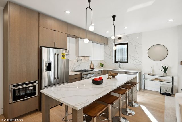 3035 N Sheffield Avenue 2, Chicago, IL 60657