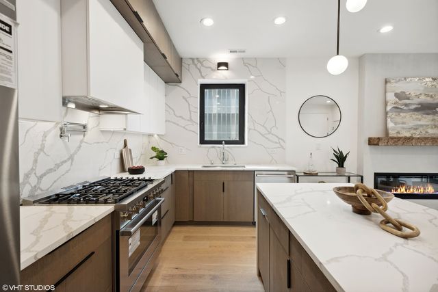 3035 N Sheffield Avenue 2, Chicago, IL 60657