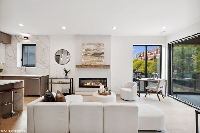 3035 N Sheffield Avenue 2, Chicago, IL 60657