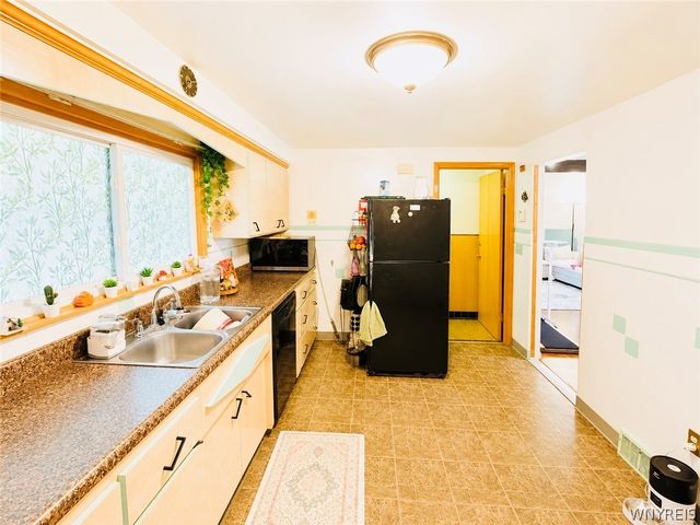 93 Preston Road, Cheektowaga, NY 14215