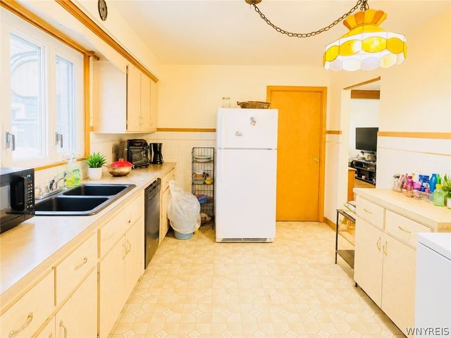 93 Preston Road, Cheektowaga, NY 14215
