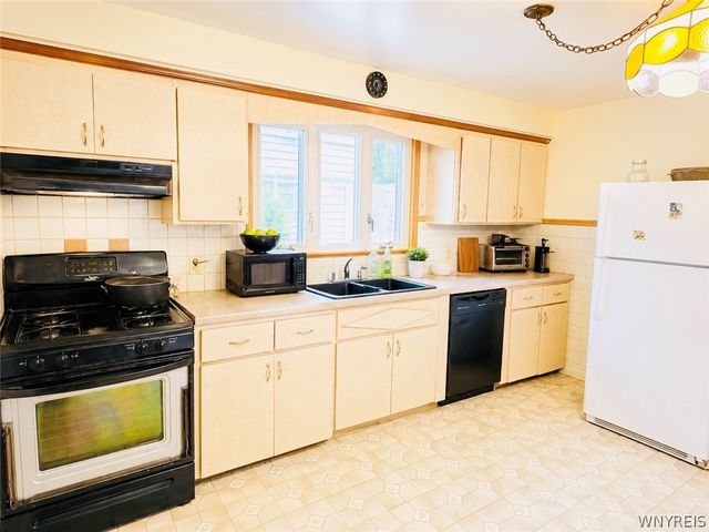 93 Preston Road, Cheektowaga, NY 14215