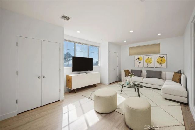 8246 Woodshill Trail, Los Angeles, CA 90069