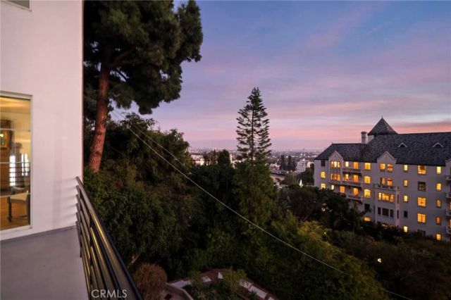 8246 Woodshill Trail, Los Angeles, CA 90069