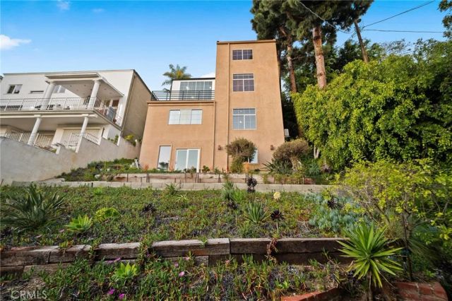 8246 Woodshill Trail, Los Angeles, CA 90069