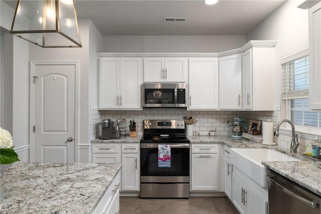 5204 Sedge Hollow Drive, Kernersville, NC 27284