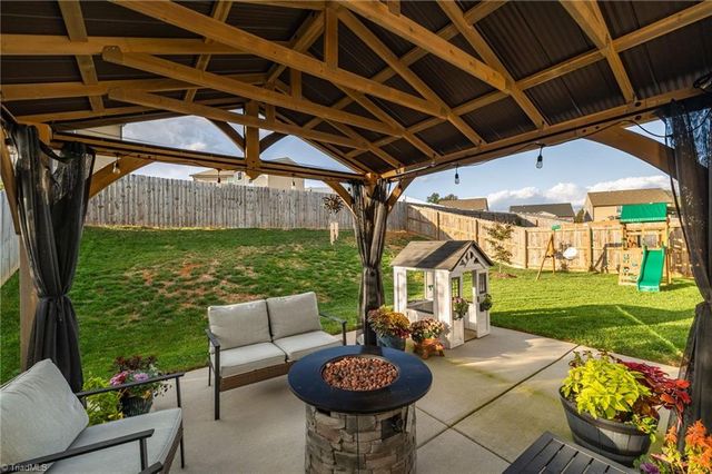 5204 Sedge Hollow Drive, Kernersville, NC 27284