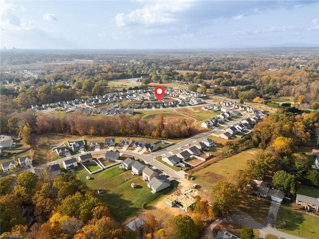 5204 Sedge Hollow Drive, Kernersville, NC 27284