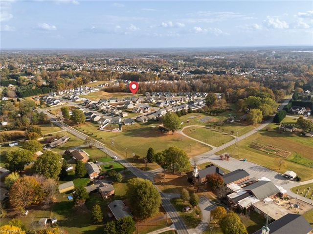 5204 Sedge Hollow Drive, Kernersville, NC 27284