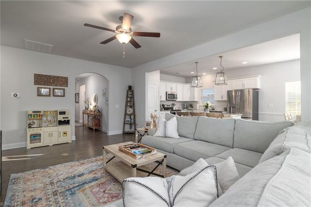 5204 Sedge Hollow Drive, Kernersville, NC 27284