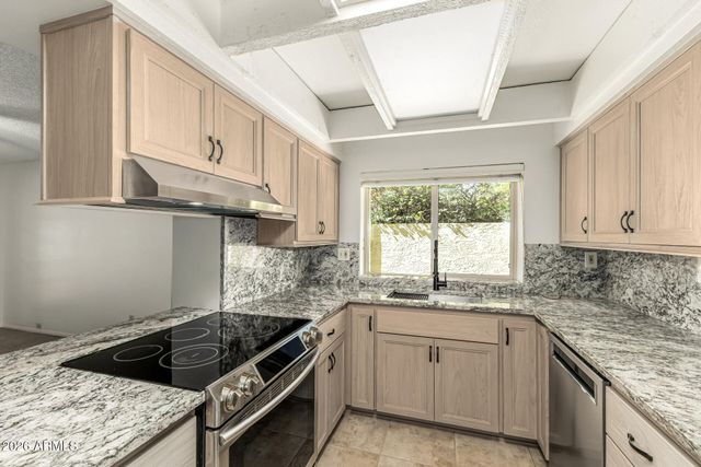 4701 E WINSTON Drive, Phoenix, AZ 85044