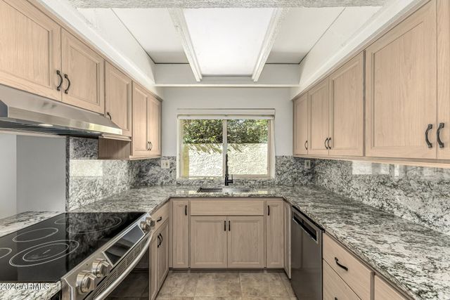 4701 E WINSTON Drive, Phoenix, AZ 85044