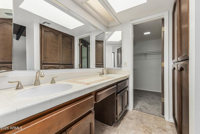 4701 E WINSTON Drive, Phoenix, AZ 85044