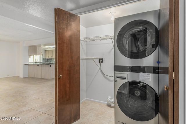 4701 E WINSTON Drive, Phoenix, AZ 85044