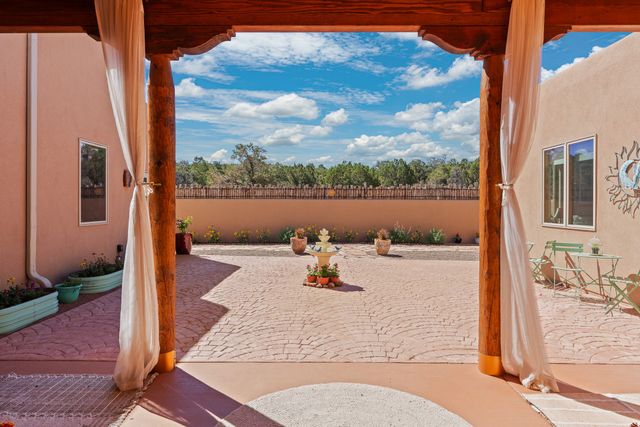176 Principe De Paz, Santa Fe, NM 87508