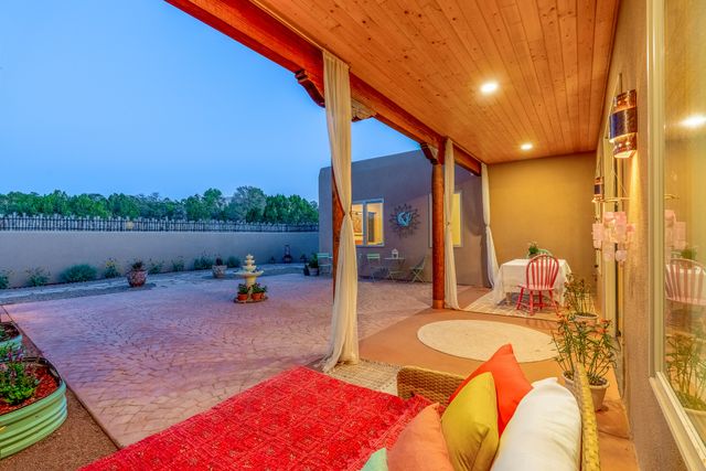 176 Principe De Paz, Santa Fe, NM 87508