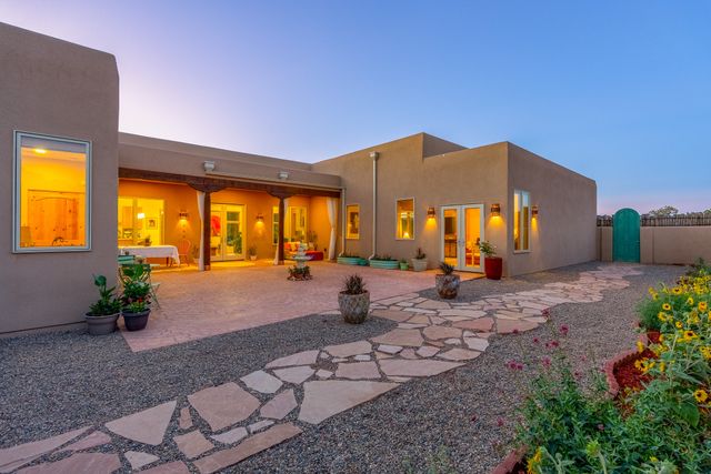 176 Principe De Paz, Santa Fe, NM 87508