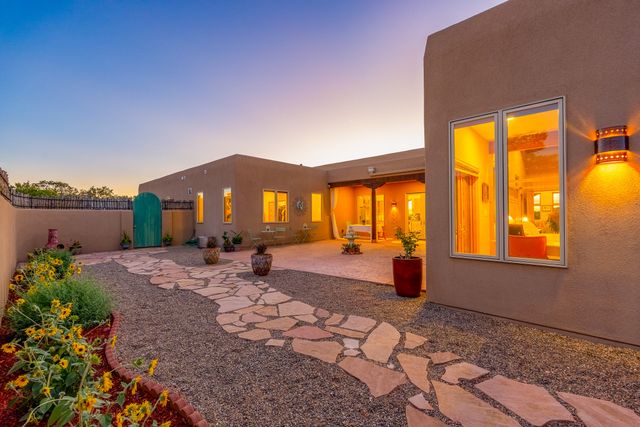 176 Principe De Paz, Santa Fe, NM 87508