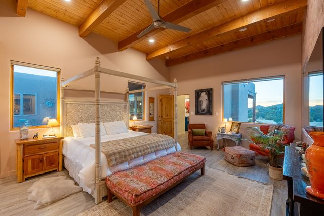 176 Principe De Paz, Santa Fe, NM 87508