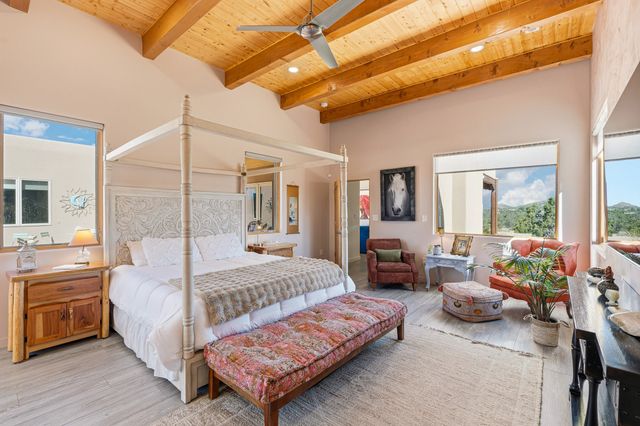 176 Principe De Paz, Santa Fe, NM 87508