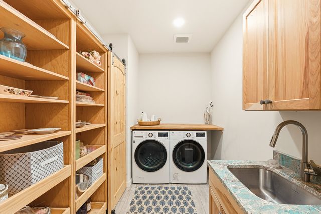 176 Principe De Paz, Santa Fe, NM 87508