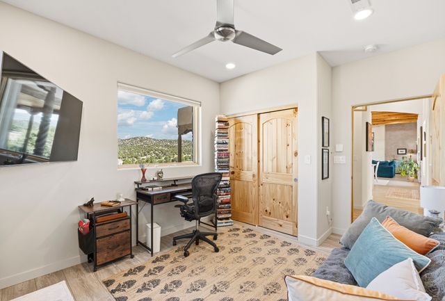 176 Principe De Paz, Santa Fe, NM 87508