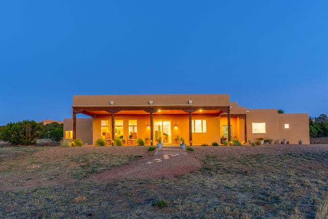 176 Principe De Paz, Santa Fe, NM 87508