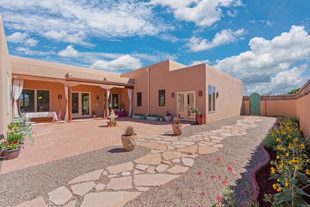 176 Principe De Paz, Santa Fe, NM 87508