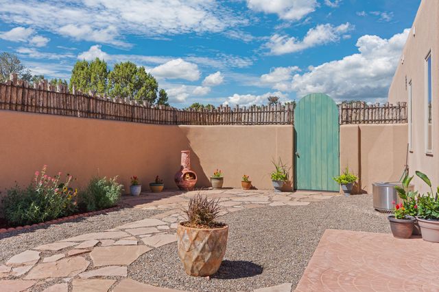 176 Principe De Paz, Santa Fe, NM 87508