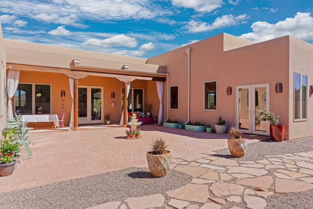 176 Principe De Paz, Santa Fe, NM 87508