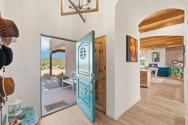 176 Principe De Paz, Santa Fe, NM 87508