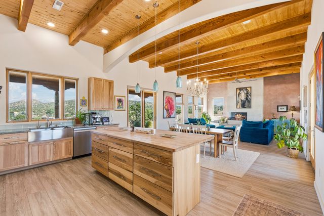 176 Principe De Paz, Santa Fe, NM 87508