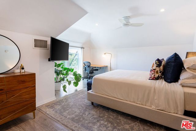 444 S ROXBURY Drive B, Beverly Hills, CA 90212