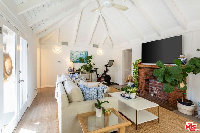 444 S ROXBURY Drive B, Beverly Hills, CA 90212
