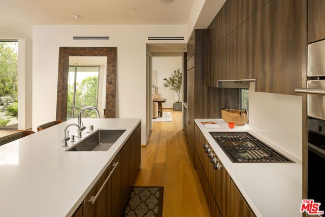 2102 Pier Avenue, Santa Monica, CA 90405