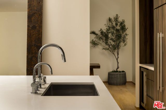 2102 Pier Avenue, Santa Monica, CA 90405