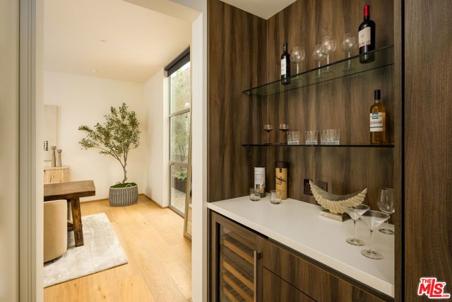 2102 Pier Avenue, Santa Monica, CA 90405