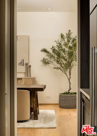 2102 Pier Avenue, Santa Monica, CA 90405