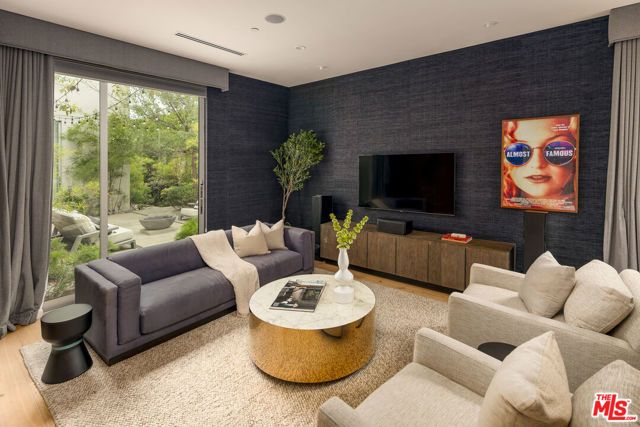 2102 Pier Avenue, Santa Monica, CA 90405