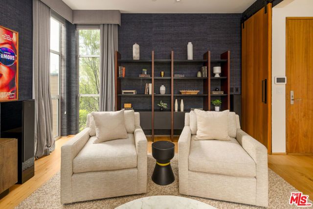 2102 Pier Avenue, Santa Monica, CA 90405