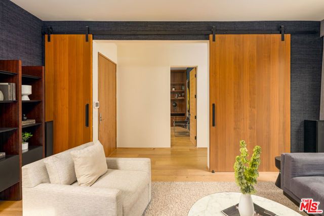 2102 Pier Avenue, Santa Monica, CA 90405