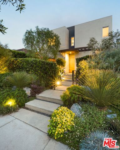 2102 Pier Avenue, Santa Monica, CA 90405