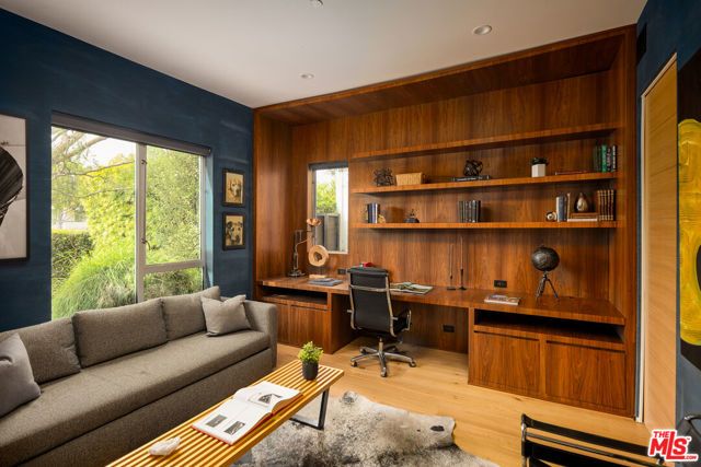 2102 Pier Avenue, Santa Monica, CA 90405