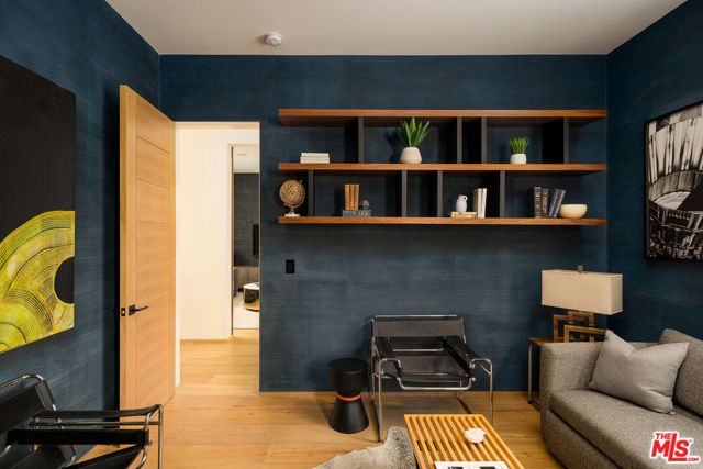 2102 Pier Avenue, Santa Monica, CA 90405