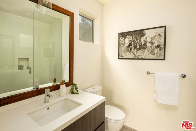 2102 Pier Avenue, Santa Monica, CA 90405