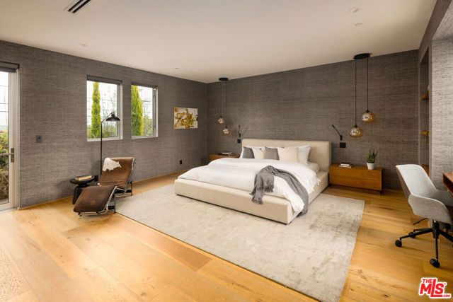 2102 Pier Avenue, Santa Monica, CA 90405