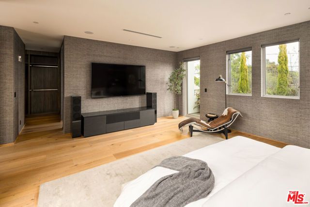 2102 Pier Avenue, Santa Monica, CA 90405